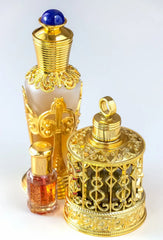 frasco-adornado-oro-tradicional-perfumes-aceite-oud-arabe-fondo-blanco-aislado